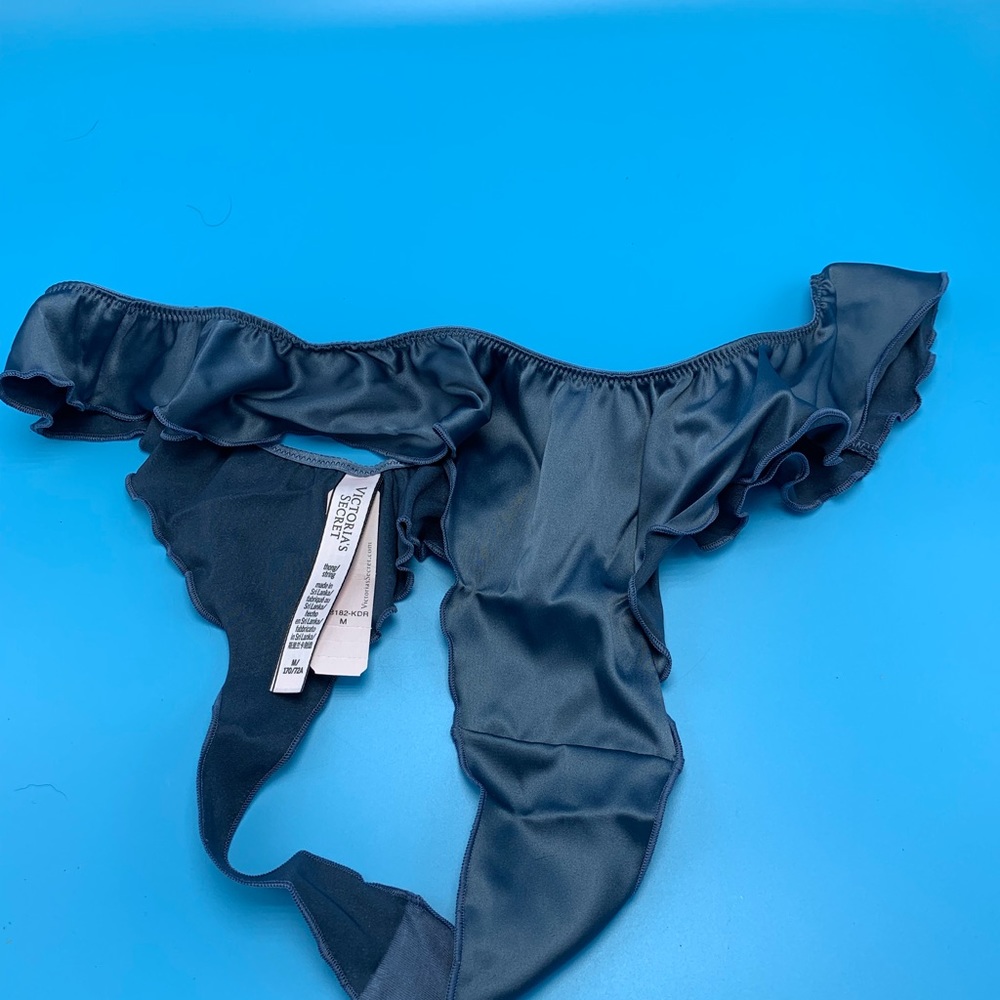 Victoria Secert thong - Picture 3 of 4